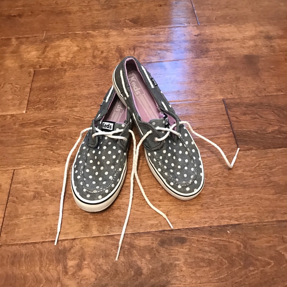 🔹 ADORABLE Grey/White Shoes! 🔹