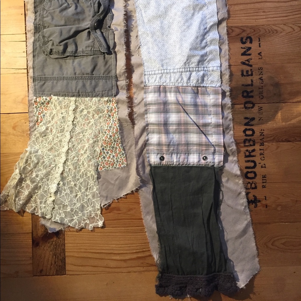 Upcycled cargo/lace scarf / Downtown Solitude - Picture 2 of 8