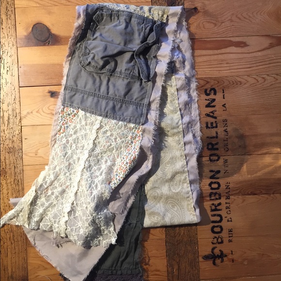 Upcycled cargo/lace scarf / Downtown Solitude - Picture 3 of 8