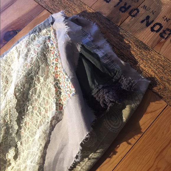 Upcycled cargo/lace scarf / Downtown Solitude - Picture 7 of 8