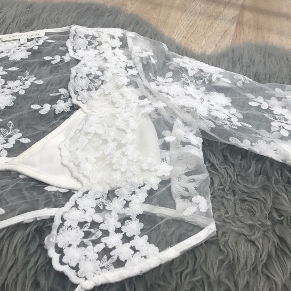 White lace crop top - Picture 6 of 6