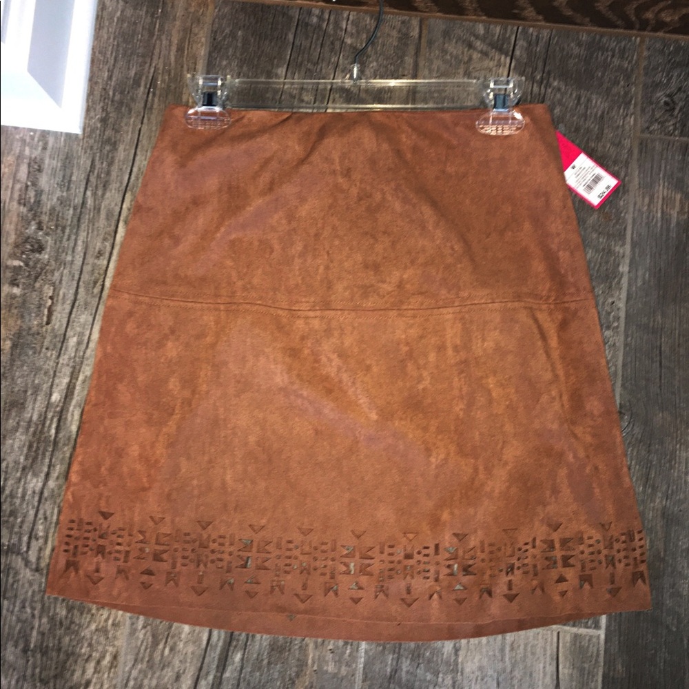 BRAND NEW: Suede skirt