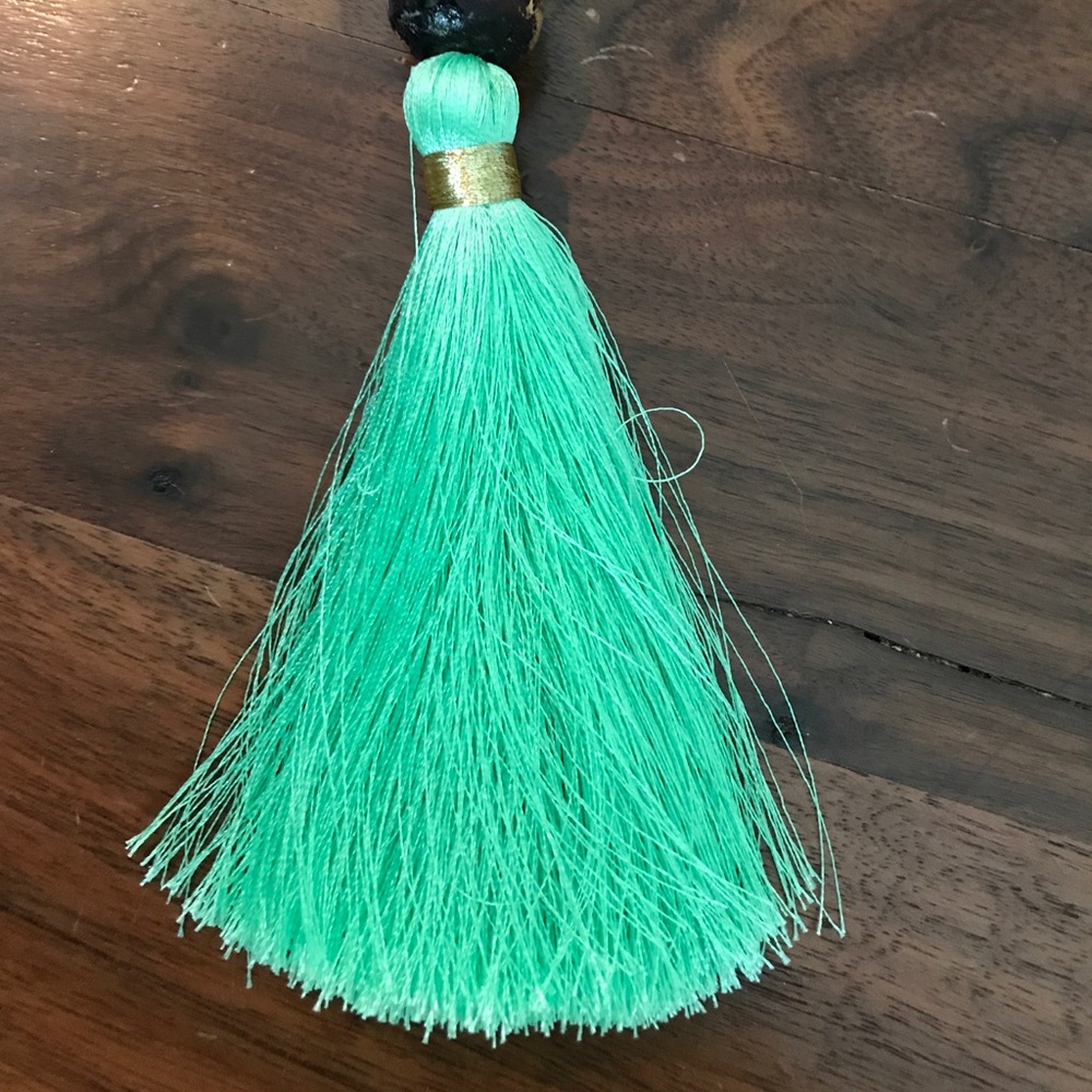 Boutique tassel necklace. - Picture 3 of 3