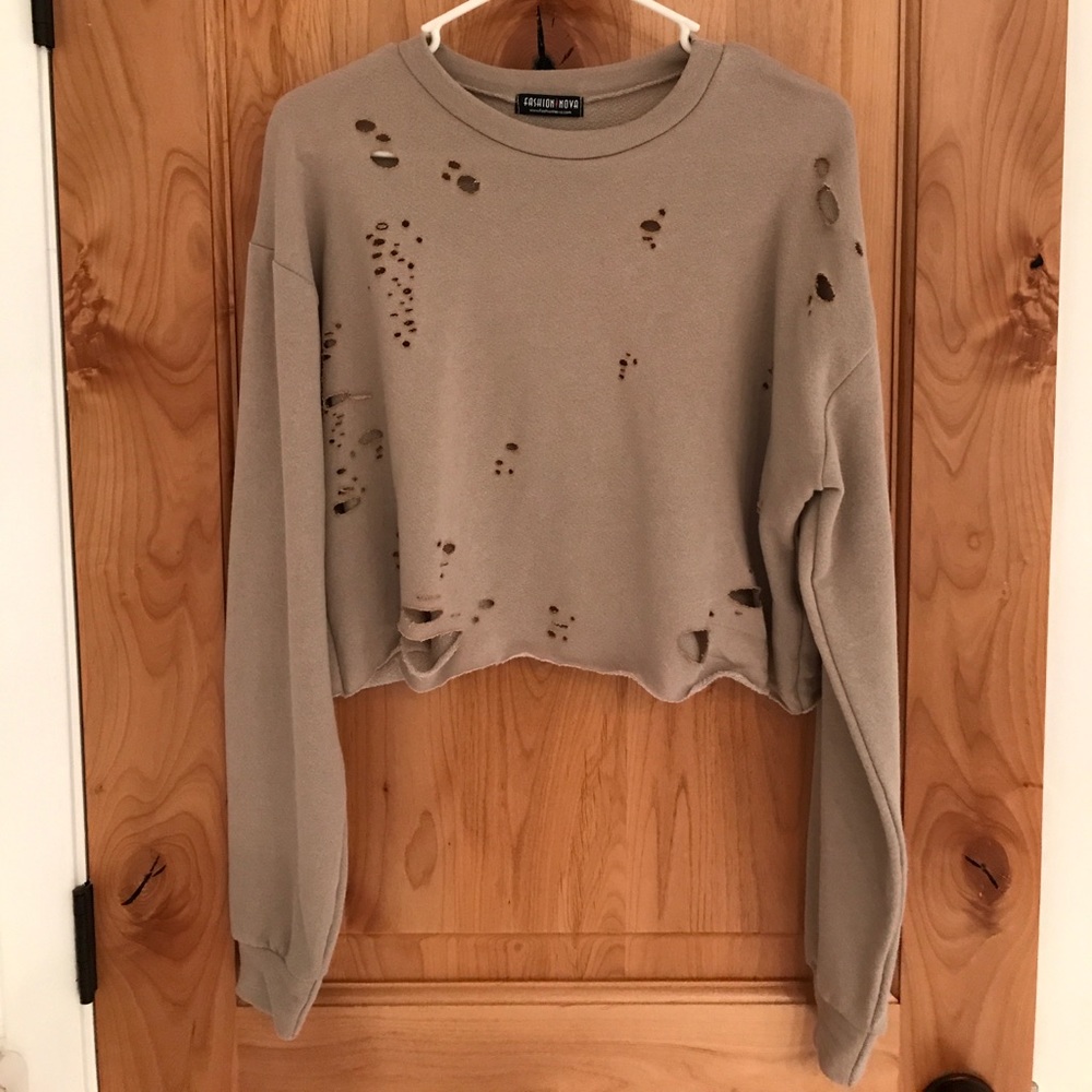 This is a crop crew neck swestshirt