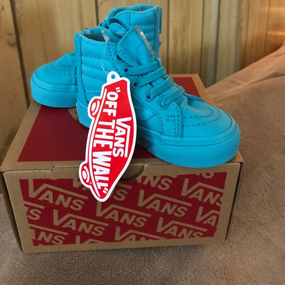 🦋Brand New Vans 🦋. Never Worn Toddler Size 4c