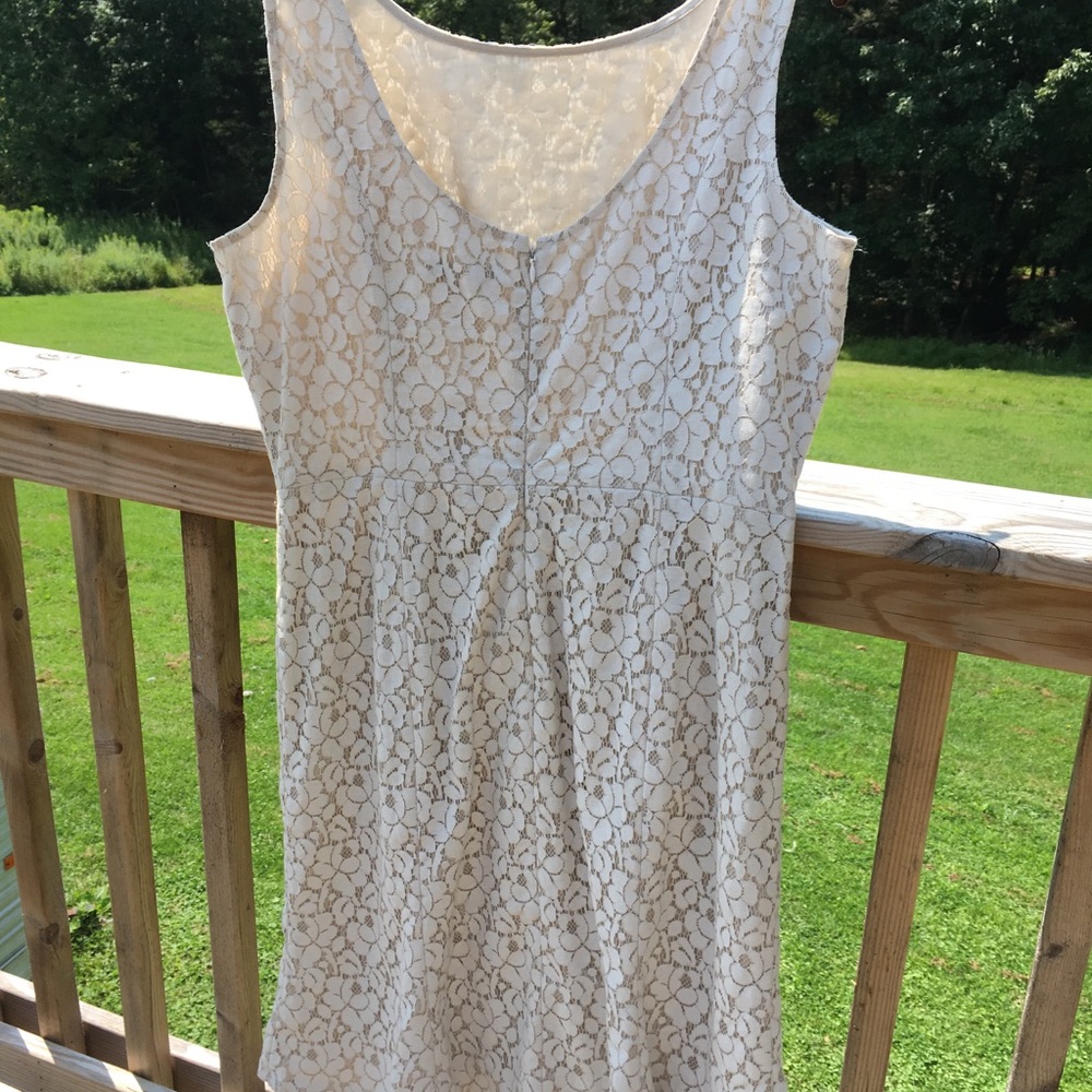 White lace dress - Picture 2 of 2