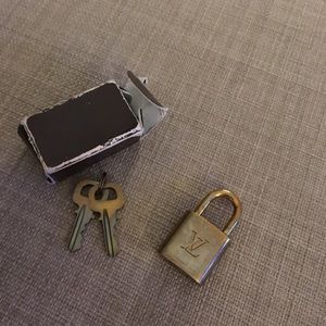 💝Authentic Louis Vuitton Lock & Keys