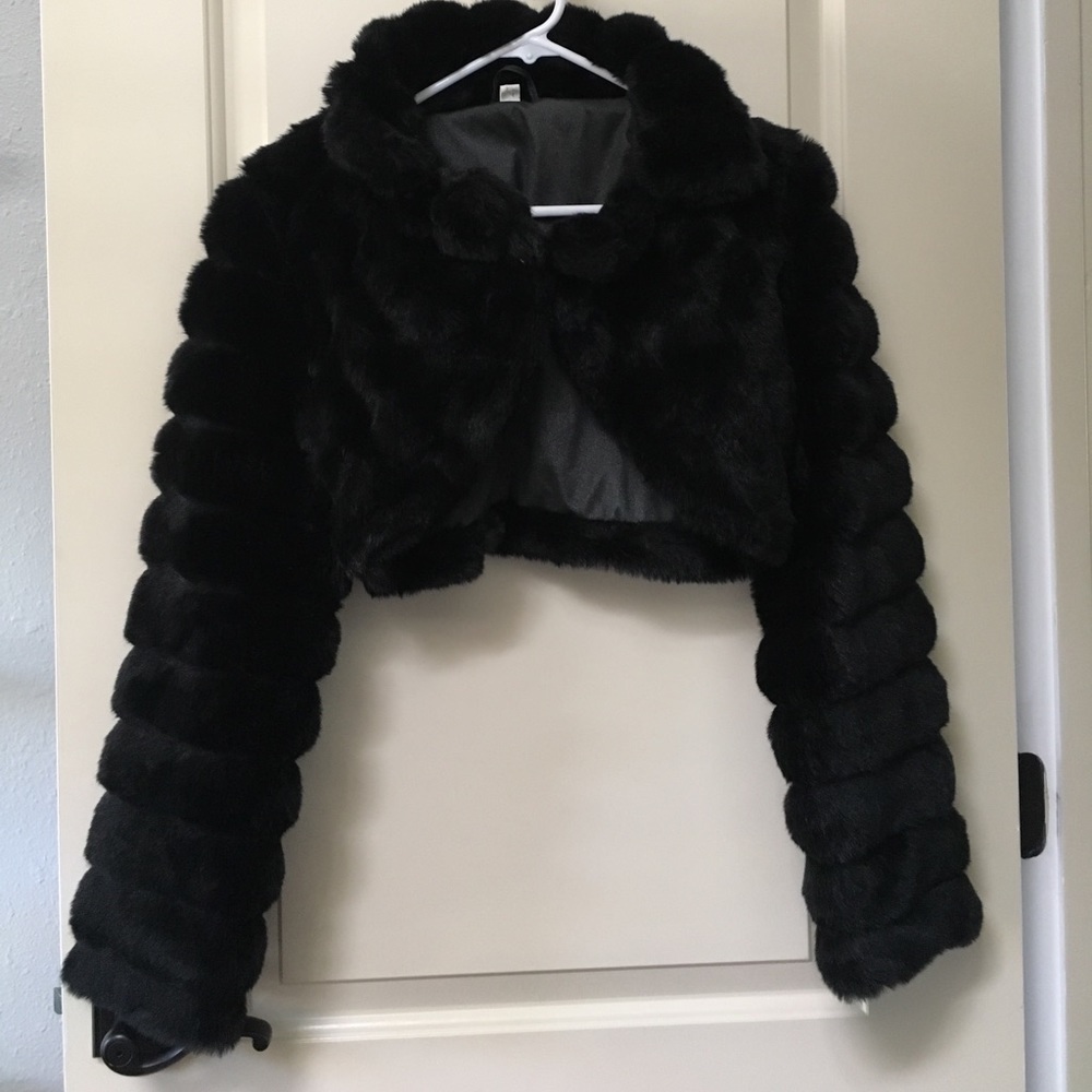 Fuzzy cropped jacket