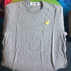 CDG play tee men's large gold heart