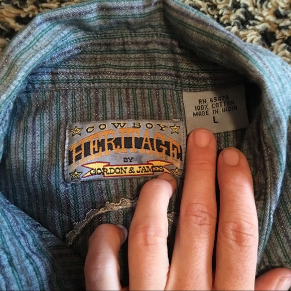 🏜Vintage Embroidered Western Denim Shirt🏜 - Picture 4 of 7