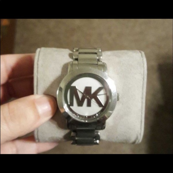 Silver MK watch - Picture 2 of 4