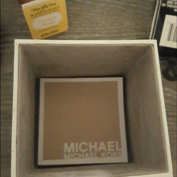 Silver MK watch - Picture 4 of 4