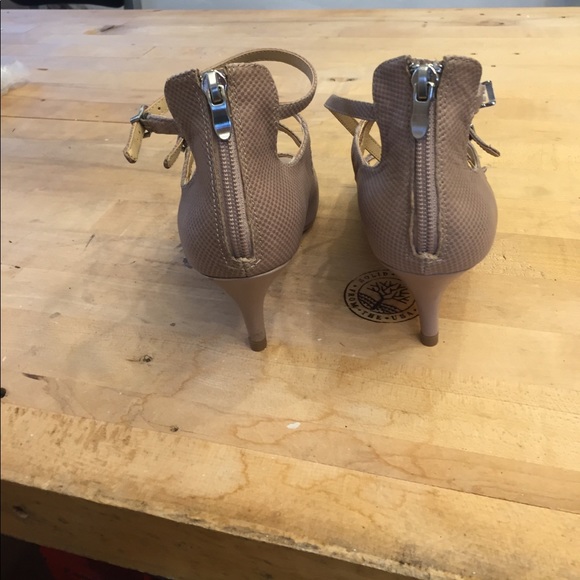 Ellen Tracy sandals - Picture 2 of 7