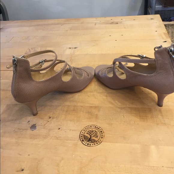 Ellen Tracy sandals - Picture 3 of 7