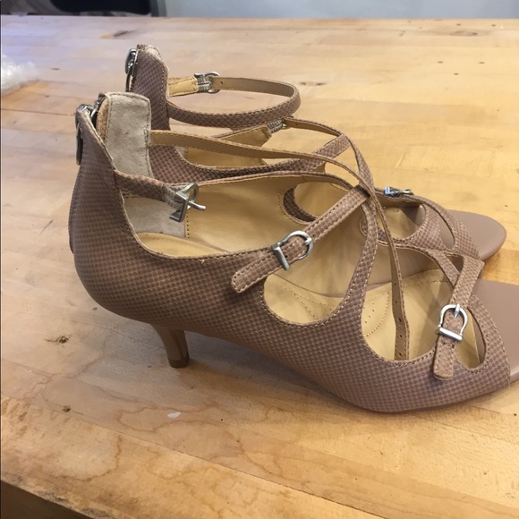 Ellen Tracy sandals - Picture 4 of 7