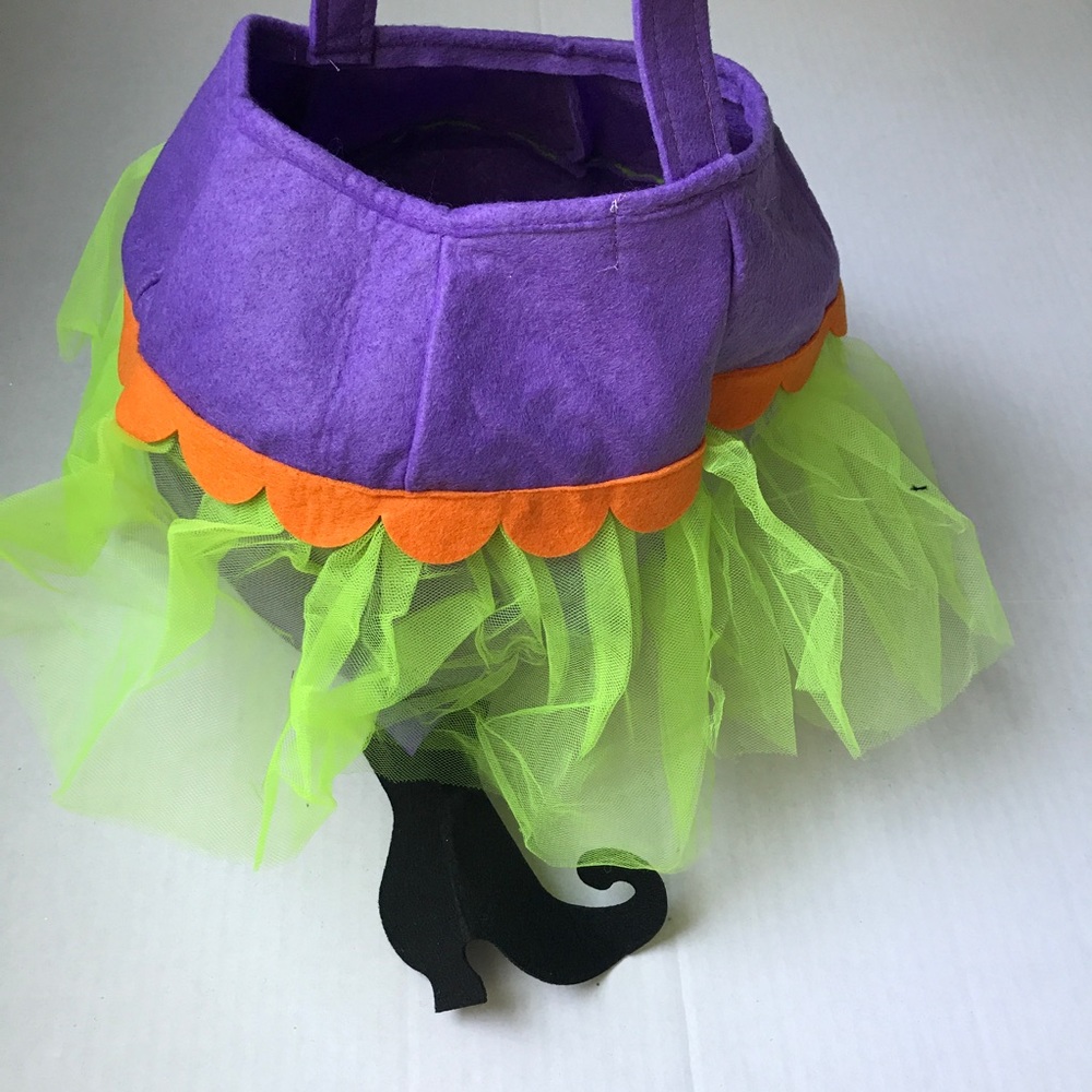 Wickedly cute treat bag for your little witch! NEW