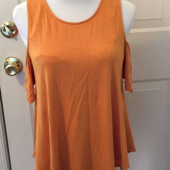Gold cold shoulder Top size small. - Picture 1 of 5