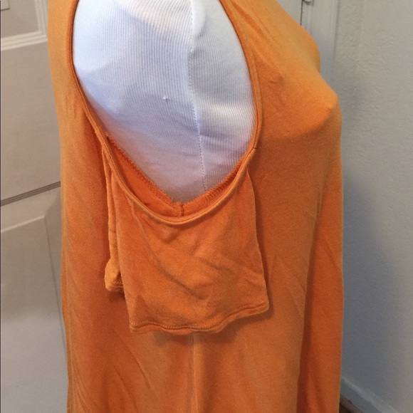 Gold cold shoulder Top size small. - Picture 3 of 5