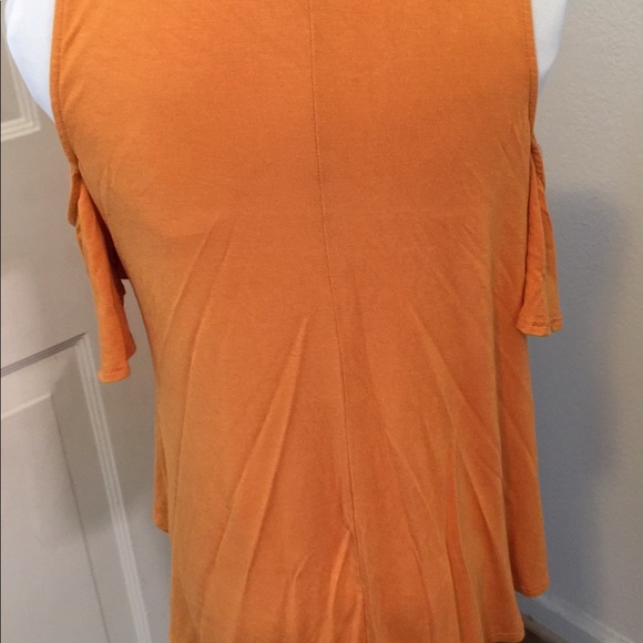 Gold cold shoulder Top size small. - Picture 5 of 5