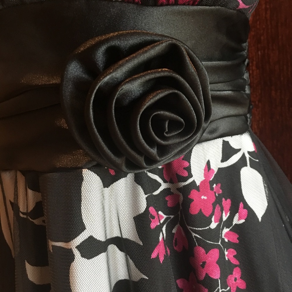 Speechless floral halter dress in size 5 (Juniors)