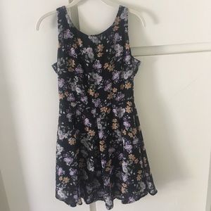 My mothers old dress/doesn't fit me/only worn once