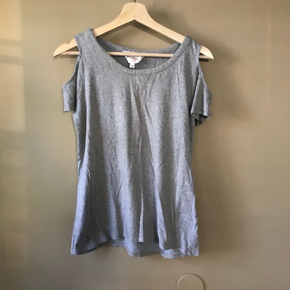 Two by Vince Camuto Tops - ⭐️Two by Vince Camuto Shoulder Cut Out Top