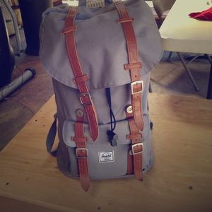 Gray Herschel Backpack 'Little America' 25 liters