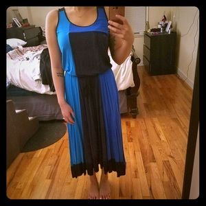 Sleeveless, color block dress with thin black belt