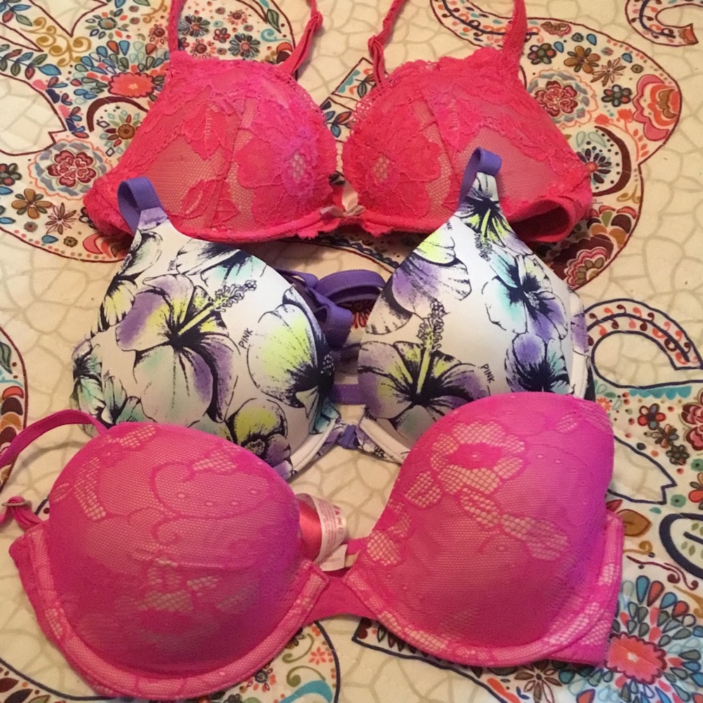 ***SOLD***Victoria's Secret bundle of bras