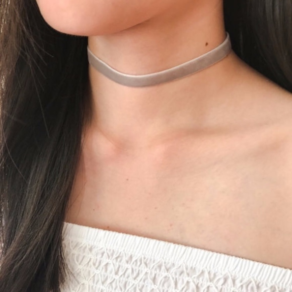 ✨NEW✨ Gray Thin Velvet Choker Necklace Gold Clasp
