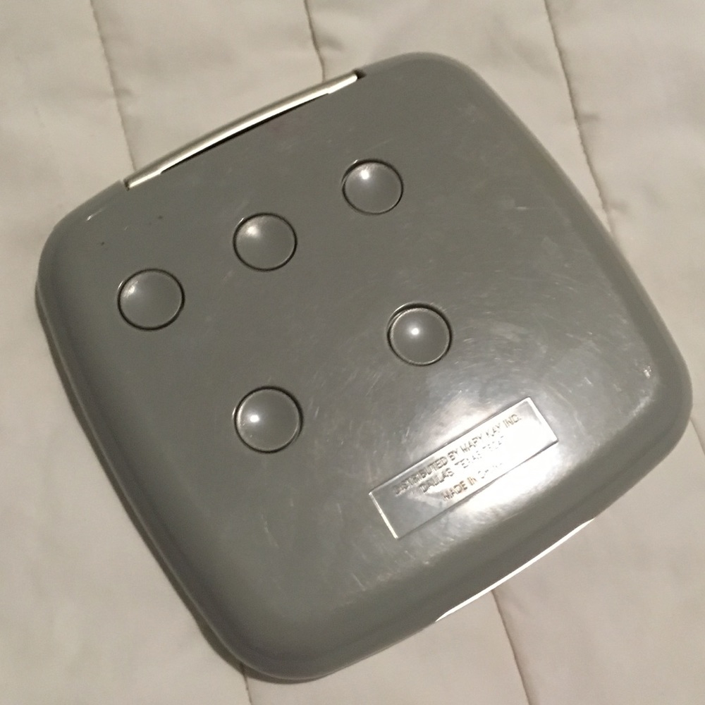 Mary Kay Compact Case - Previous Generation - Picture 4 of 4