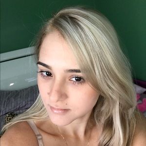 Meet your Posher, Dayana