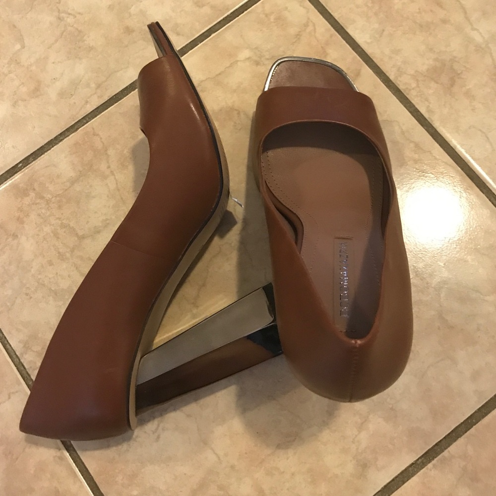 BCBG Max Azria Pumps