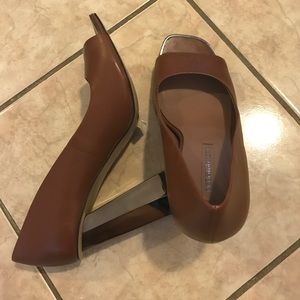 BCBG Max Azria Pumps