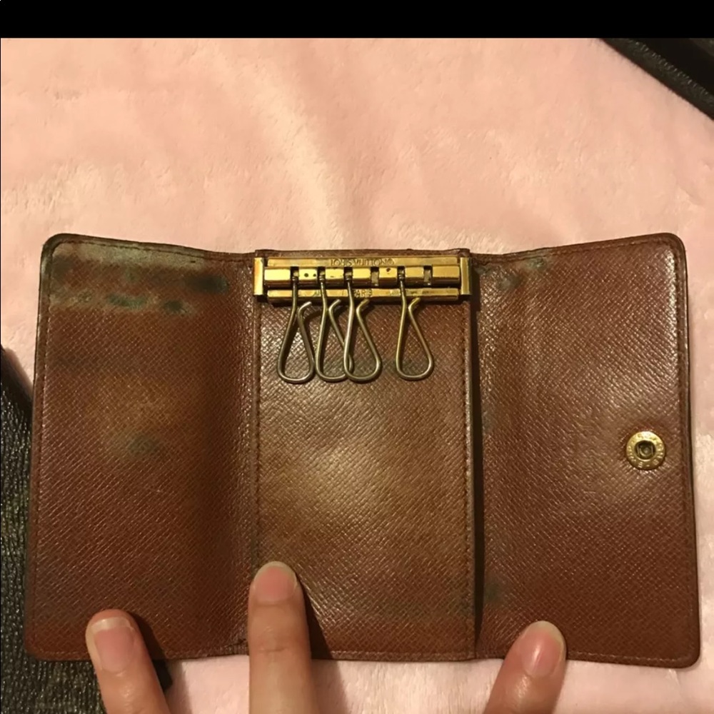 Louis Vuitton 4 key holder - Picture 4 of 5