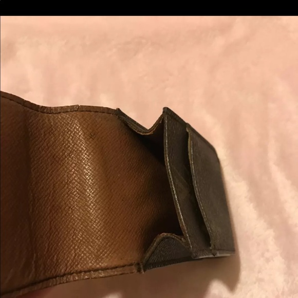 Louis Vuitton 4 key holder