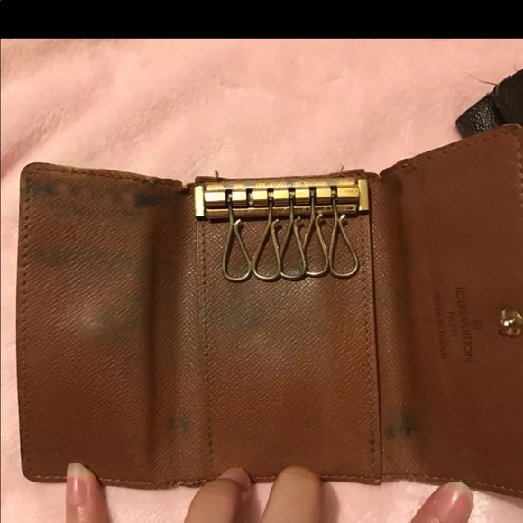 Louis Vuitton 4 key holder