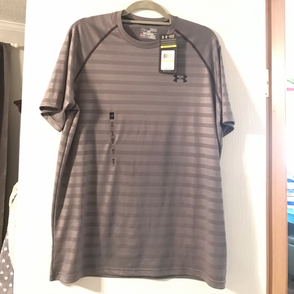 New striped under armour heat gear loose fit shirt