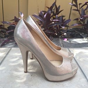 CHINESE LAUNDRY Gold Platforms Heels Size 5.5 M