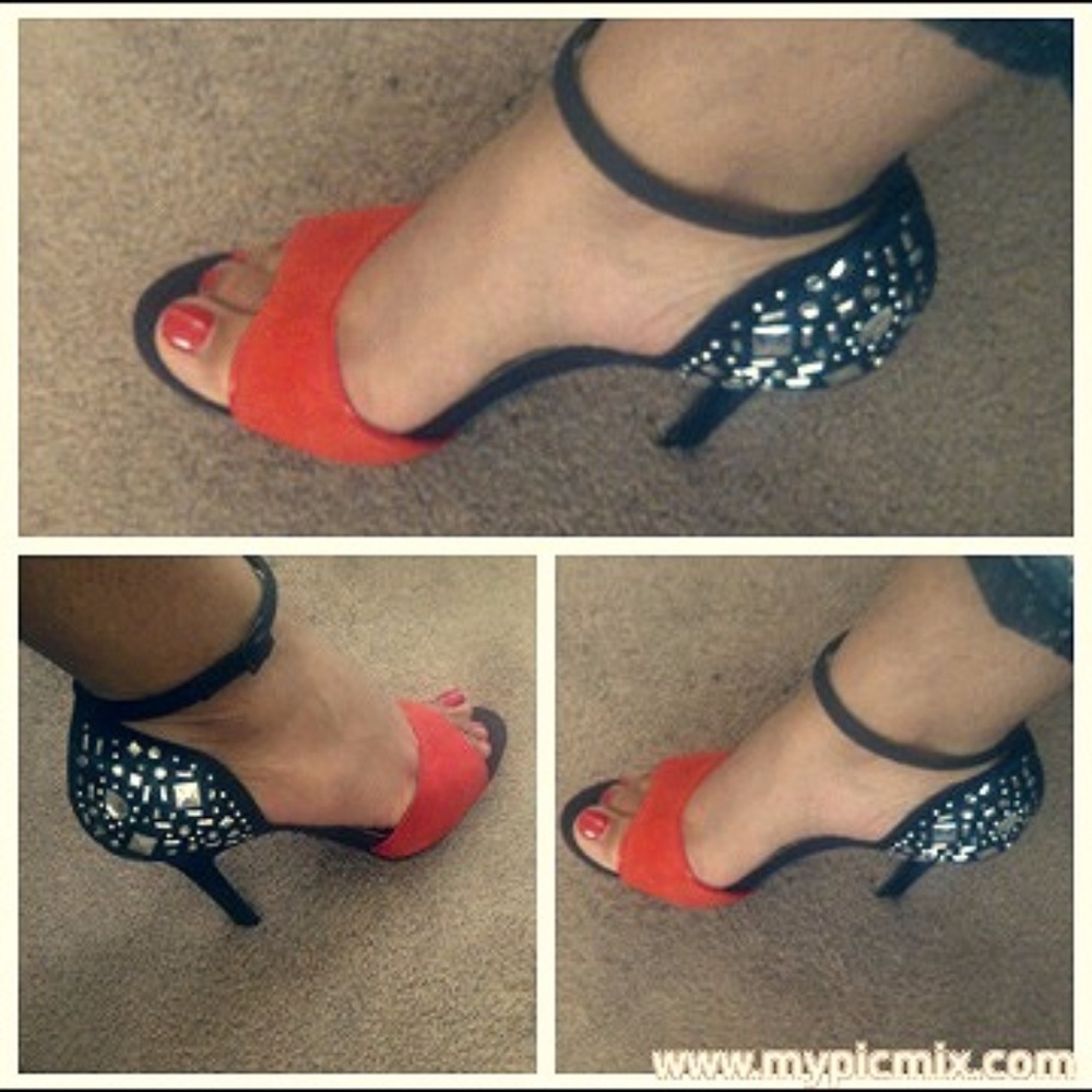Rachel Roy Black/ Orange Red Pumps