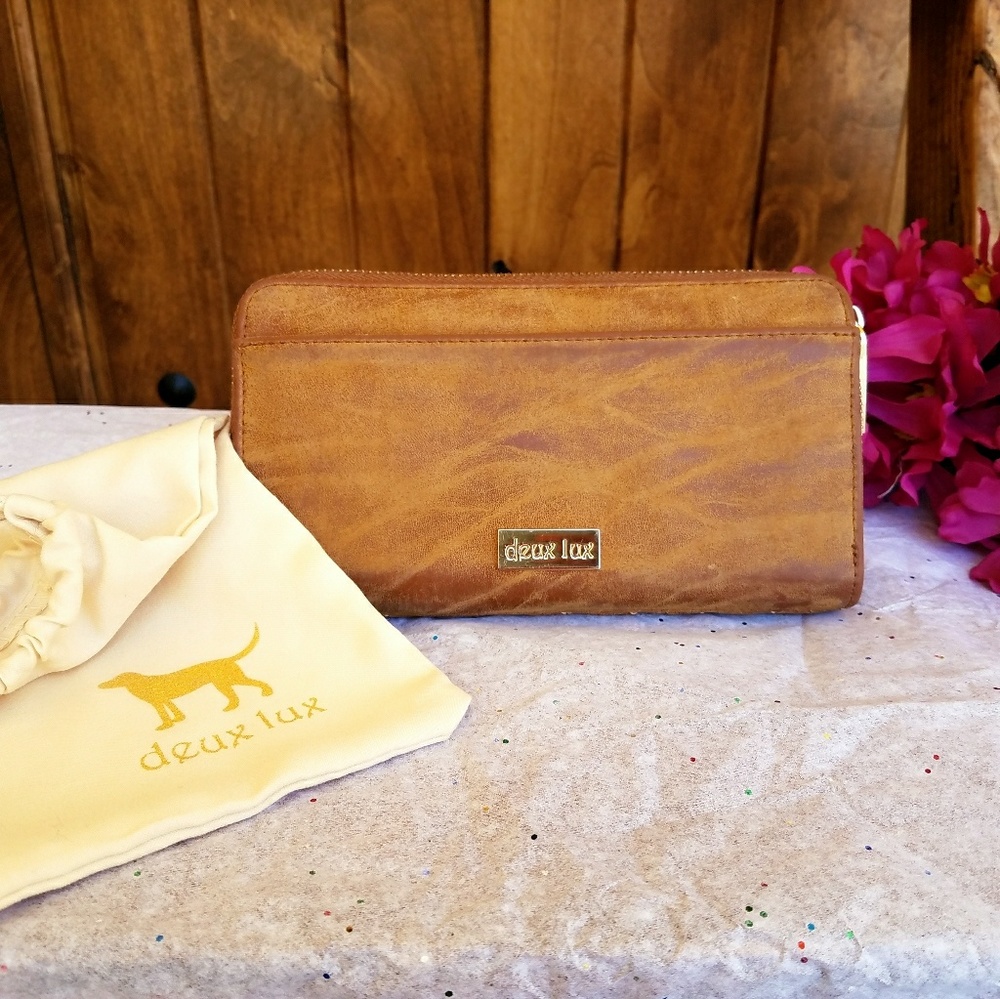 Deux Lux wallet