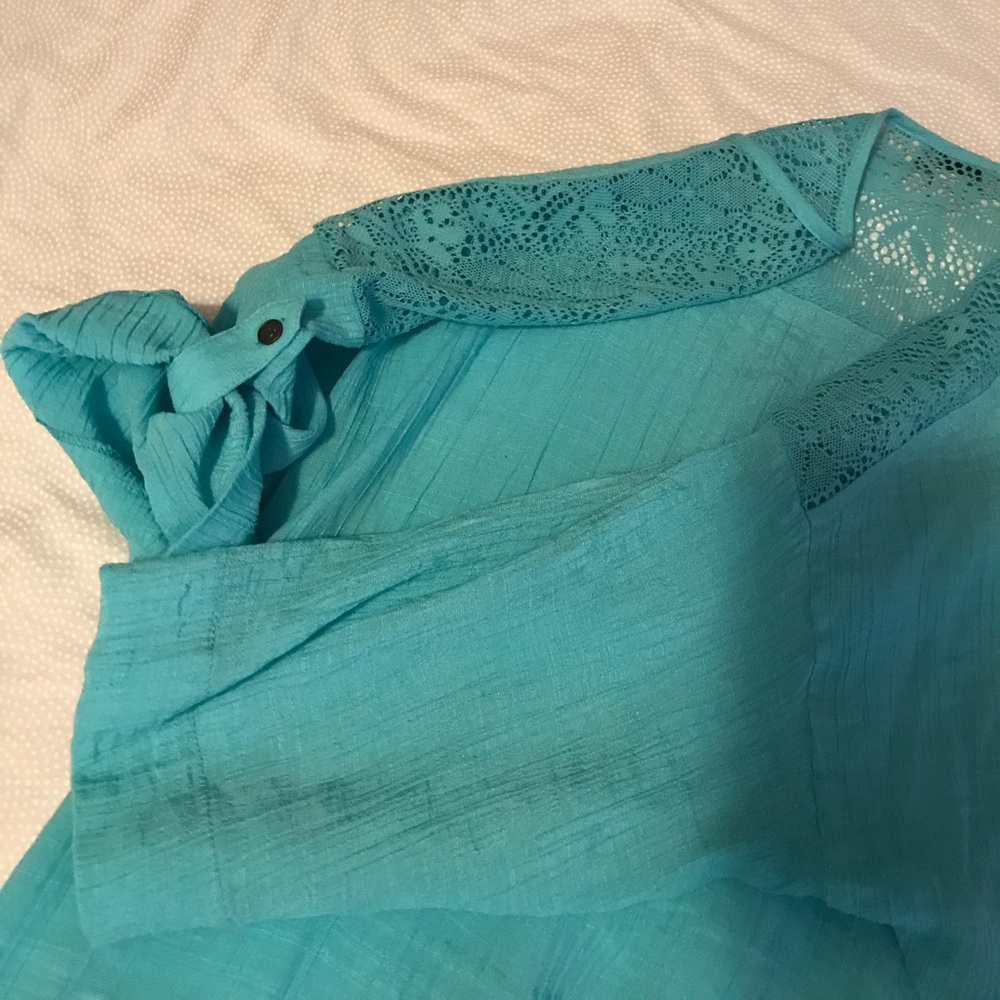 Pretty 👚 - Picture 3 of 3