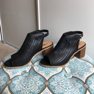 Ankle open toe shoes