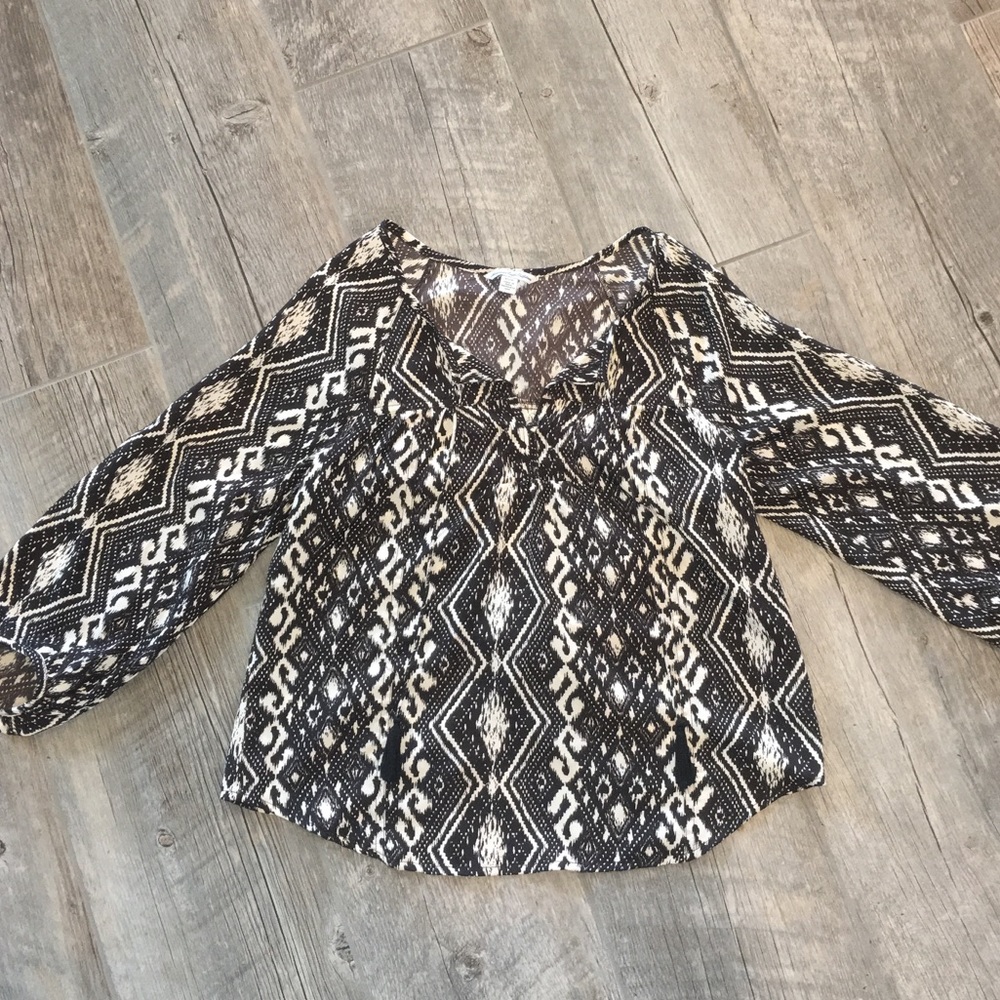 American Eagle long sleeve shirt.