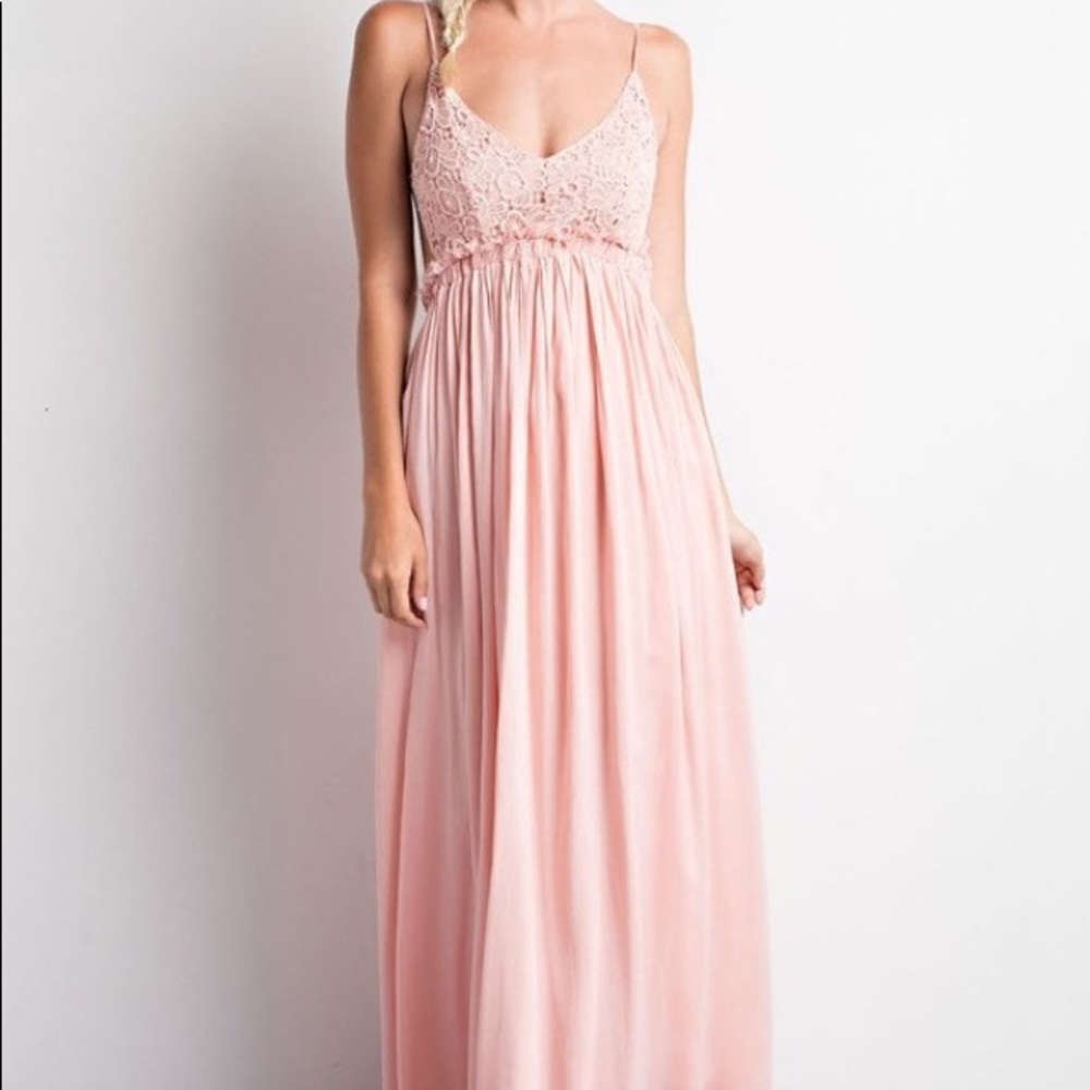 Never been worn, beautiful backless formal dress!