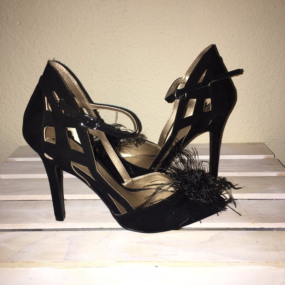Feathery Ankle Strap Pointed-toe High Heel Pumps