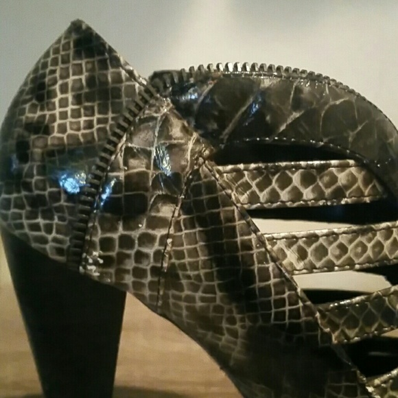 Snakeskin heels with zipper - Picture 4 of 4