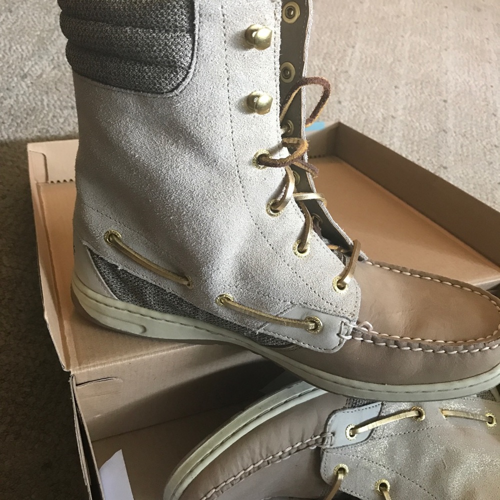 Sperry boots size 9