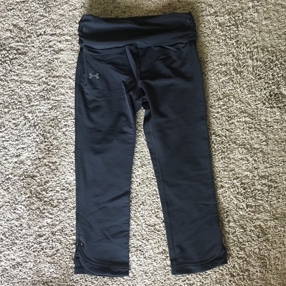 Black Under Armour crops XS