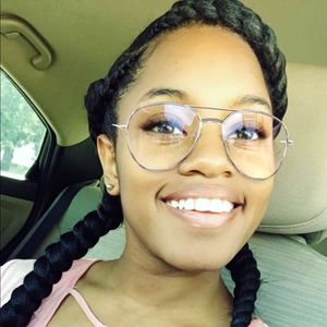 Meet your Posher, Kendra